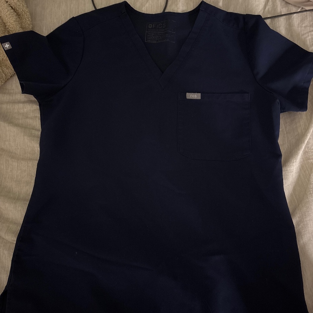 Figs Navy Catarina One Pocket Top Small